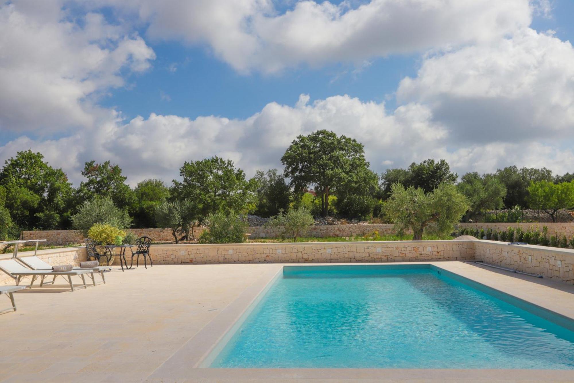 Td Trullo Roverella Charming Trullo With Pool Castellana Grotte Bagian luar foto